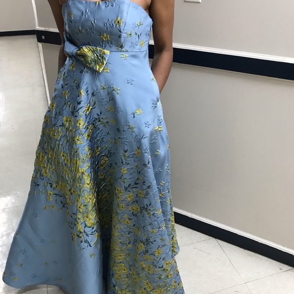 Formal gown - Picture 3 of 3